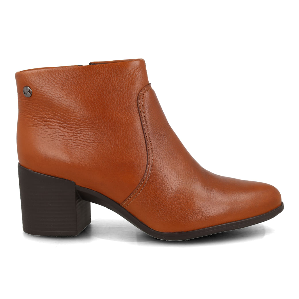 Bota feminina Bottero cano curto em couro caramelo com zíper lateral e salto bloco médio
